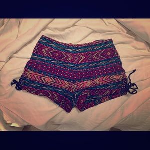 Shorts with zipper in back